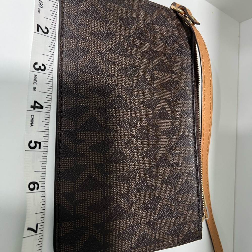 Michael Kors Brown Wristlet, wallet or insert - Picture 11 of 11